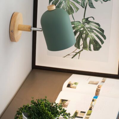 Applique murale nordique en bois coloré