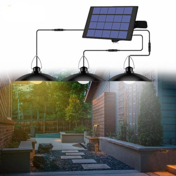 Lampe solaire étanche avec panneau solaire avec 3 lampes présentée avec en fond un jardin