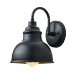 Lampe lanterne murale extérieure minimaliste noire présentée sur fond blanc