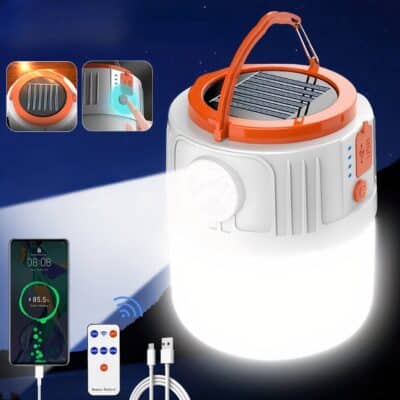 Lampe camping solaire et chargeur téléphone présenté allumée avec un téléphone en charge