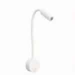 Lampe murale blanche, fine, avec un bras flexible en col de signe et un interrupteur sur le socle.