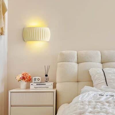 Lampe murale design nordique demi-cercle strié beige