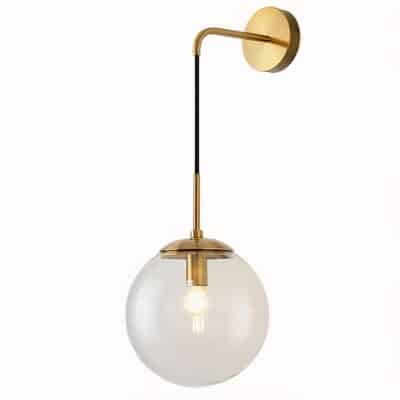 Lampe murale élégante et moderne en verre sur fond blanc