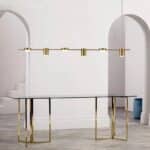 Lampe plafond moderne et dorée à 6 têtes dans une pièce