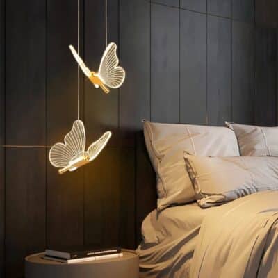 Lampe plafond moderne en forme de papillon dans une chambre